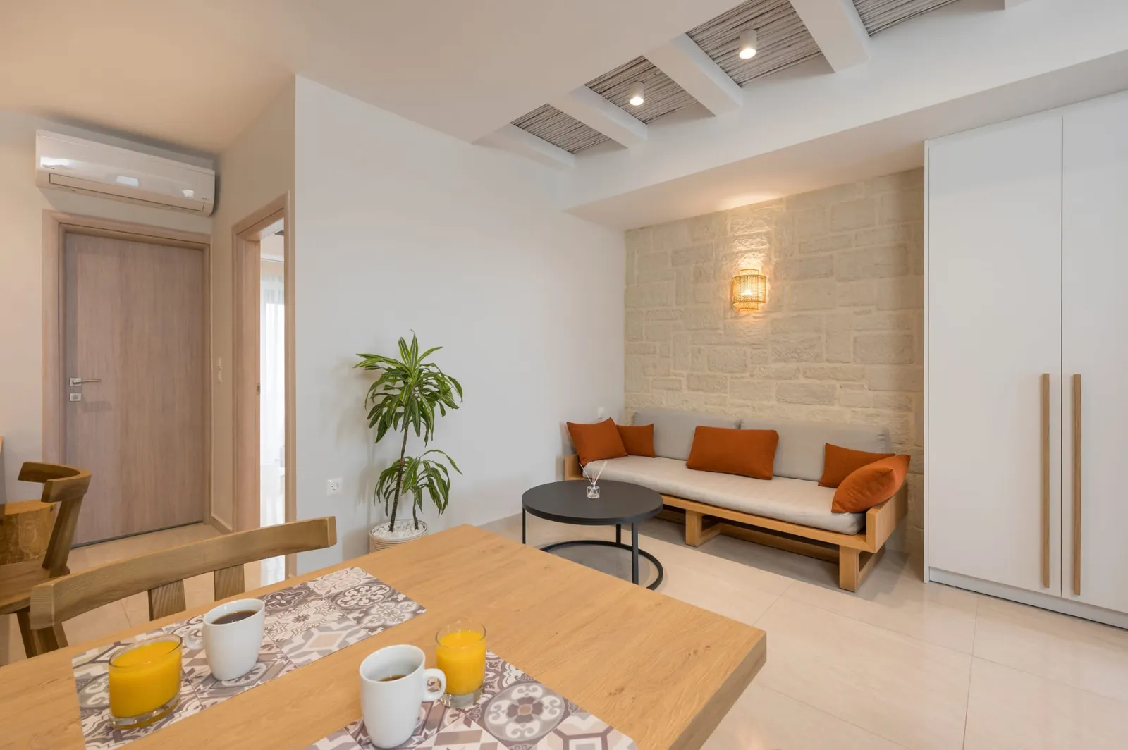Superior One Bedroom Apartment with King Bed