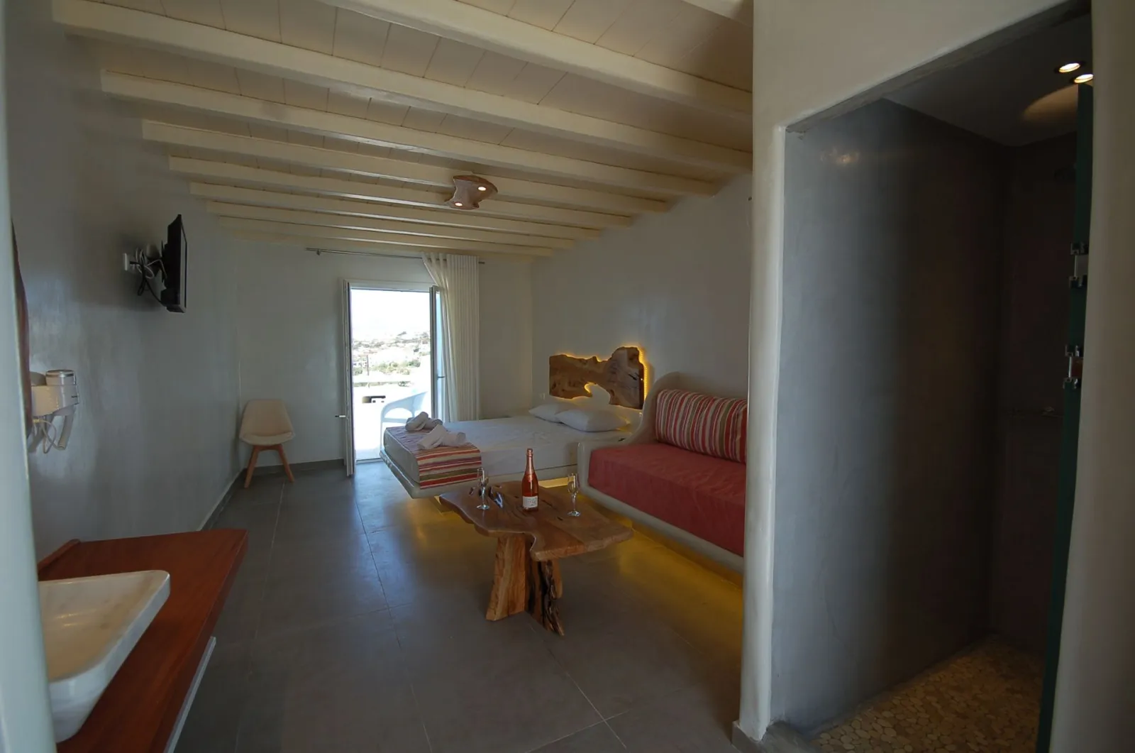 Junior suite with hot tub &amp; sea view