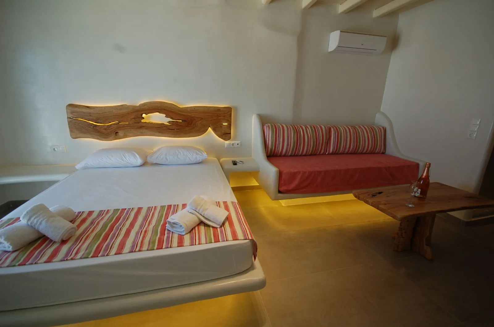 Junior suite with hot tub &amp; sea view