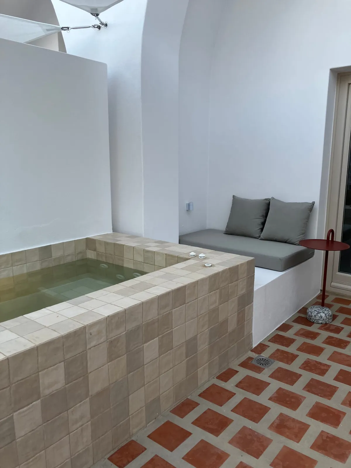 Ground Floor Suites with Balcony and Outdoor Jacuzzi