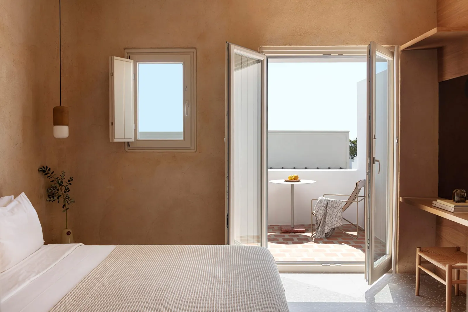 1st Floor Suites with Balcony and Outdoor Jacuzzi