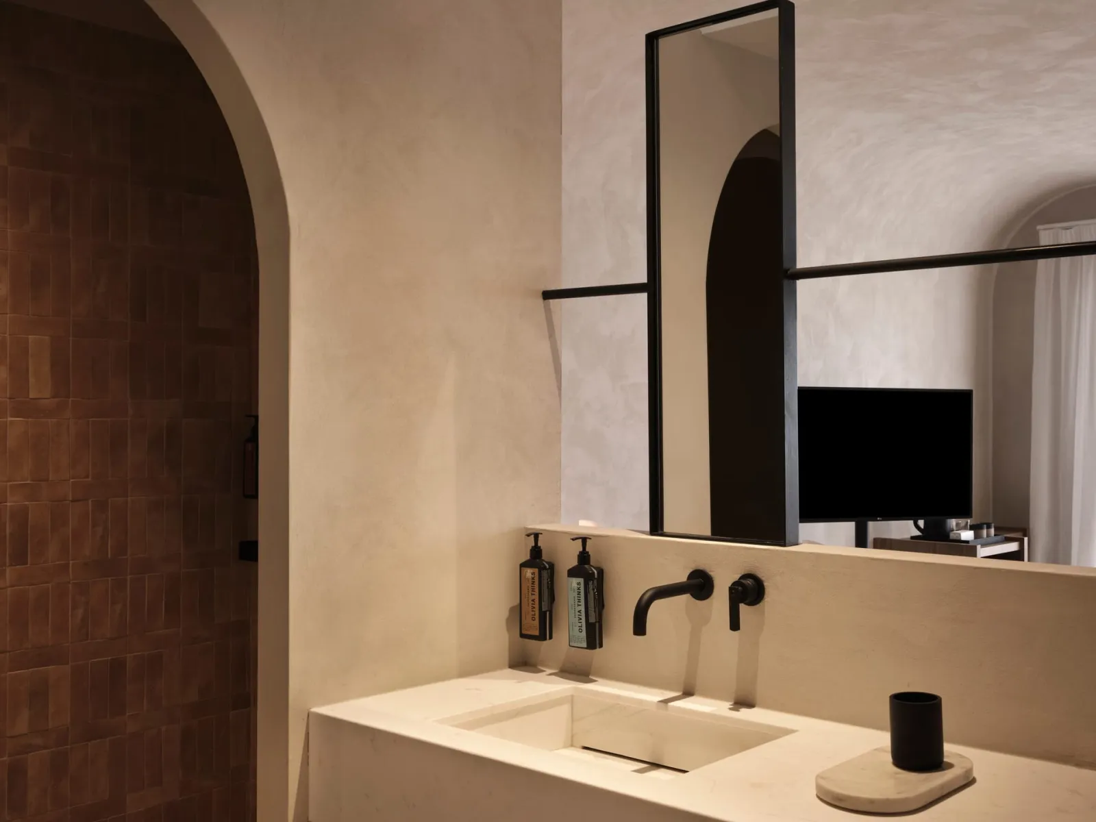 Comfort Room with Jacuzzi
