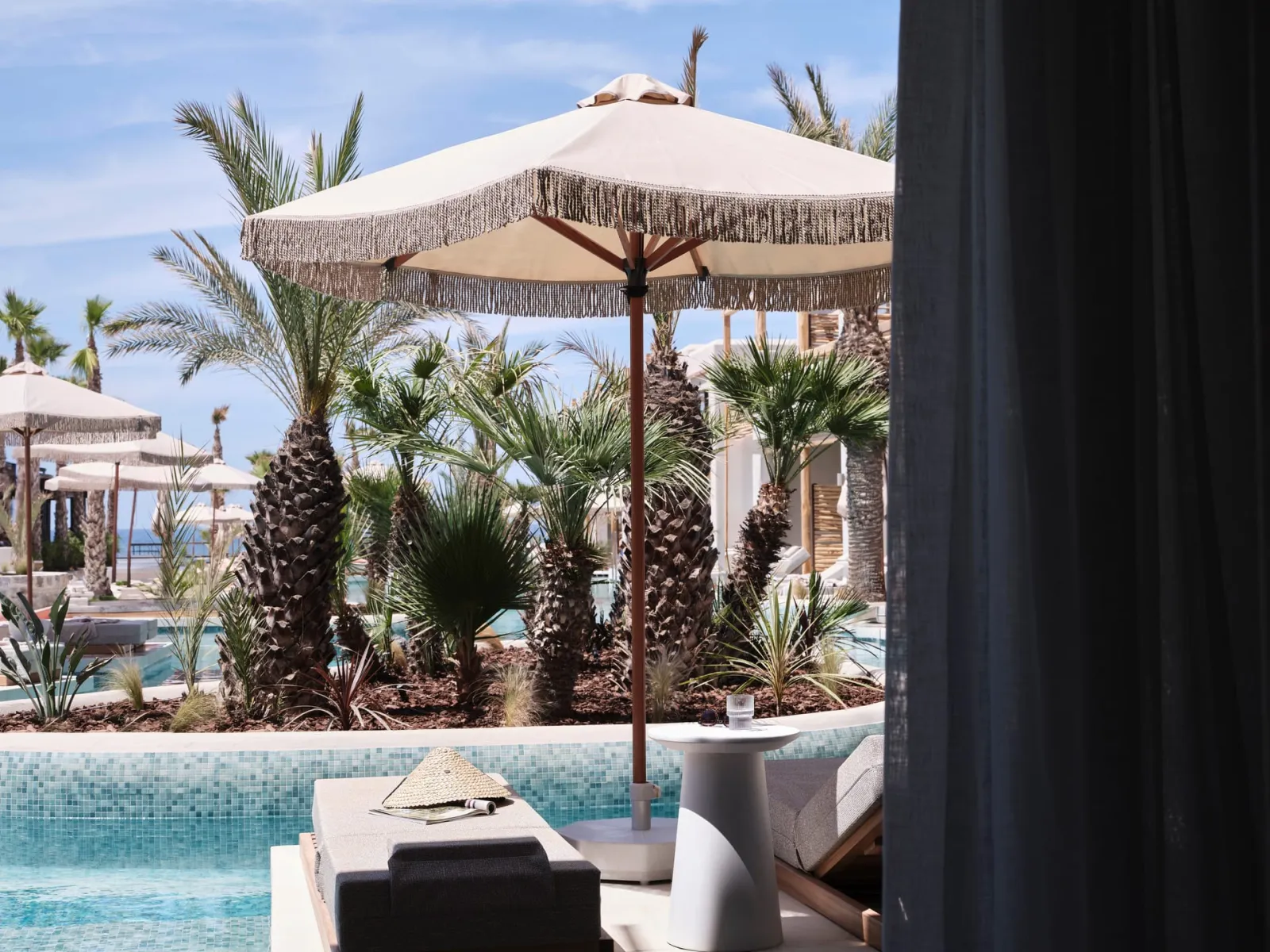 Luxe Swim Up Room