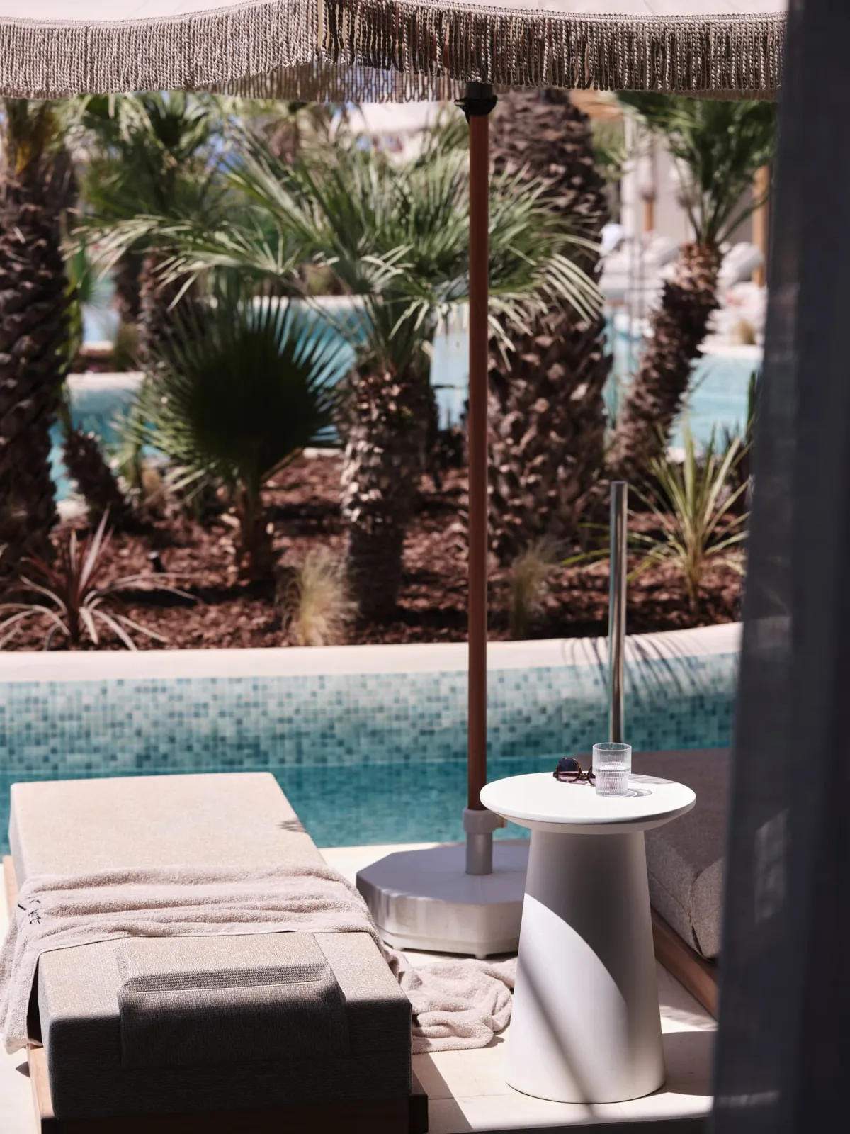 Luxe Swim Up Room