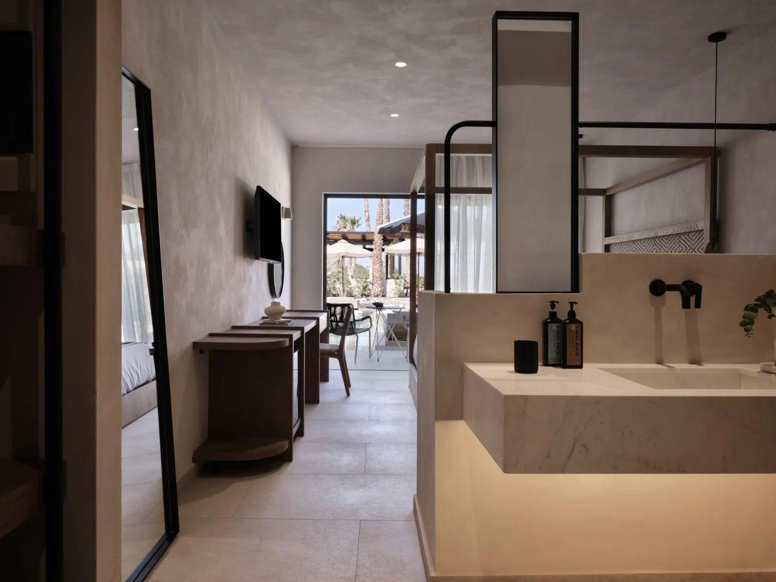 Luxe Swim Up Room