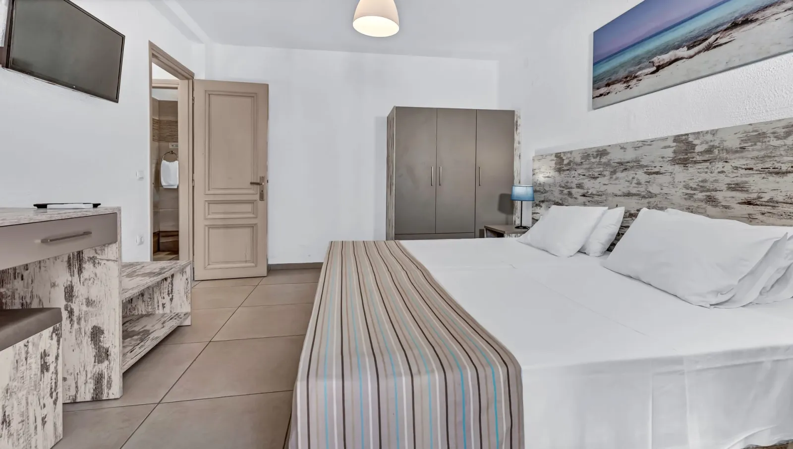 Junior Suite (Double) Bedroom &amp; Living Room