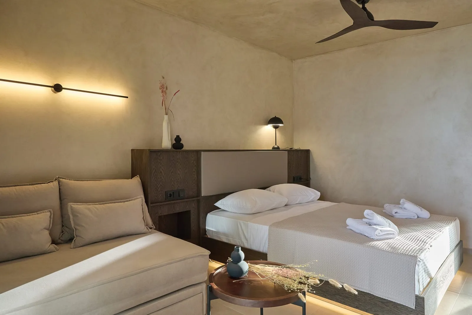 DELUXE DOUBLE ROOM