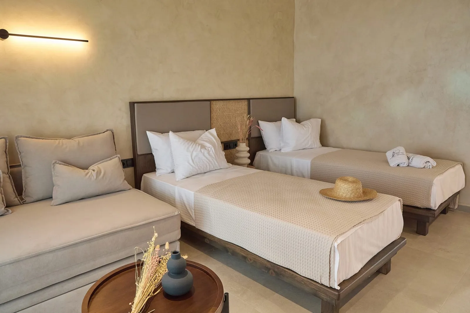 DELUXE TWIN ROOM