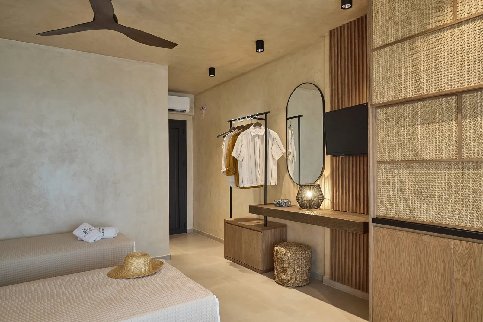 DELUXE TWIN ROOM