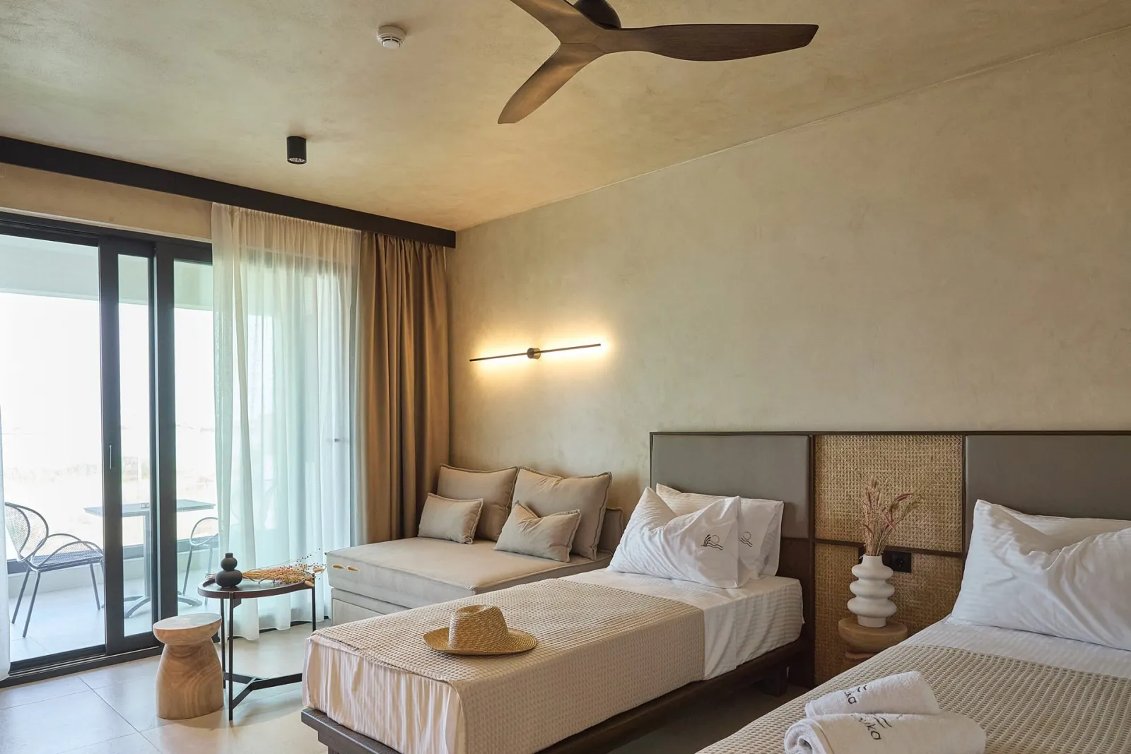 DELUXE TWIN ROOM