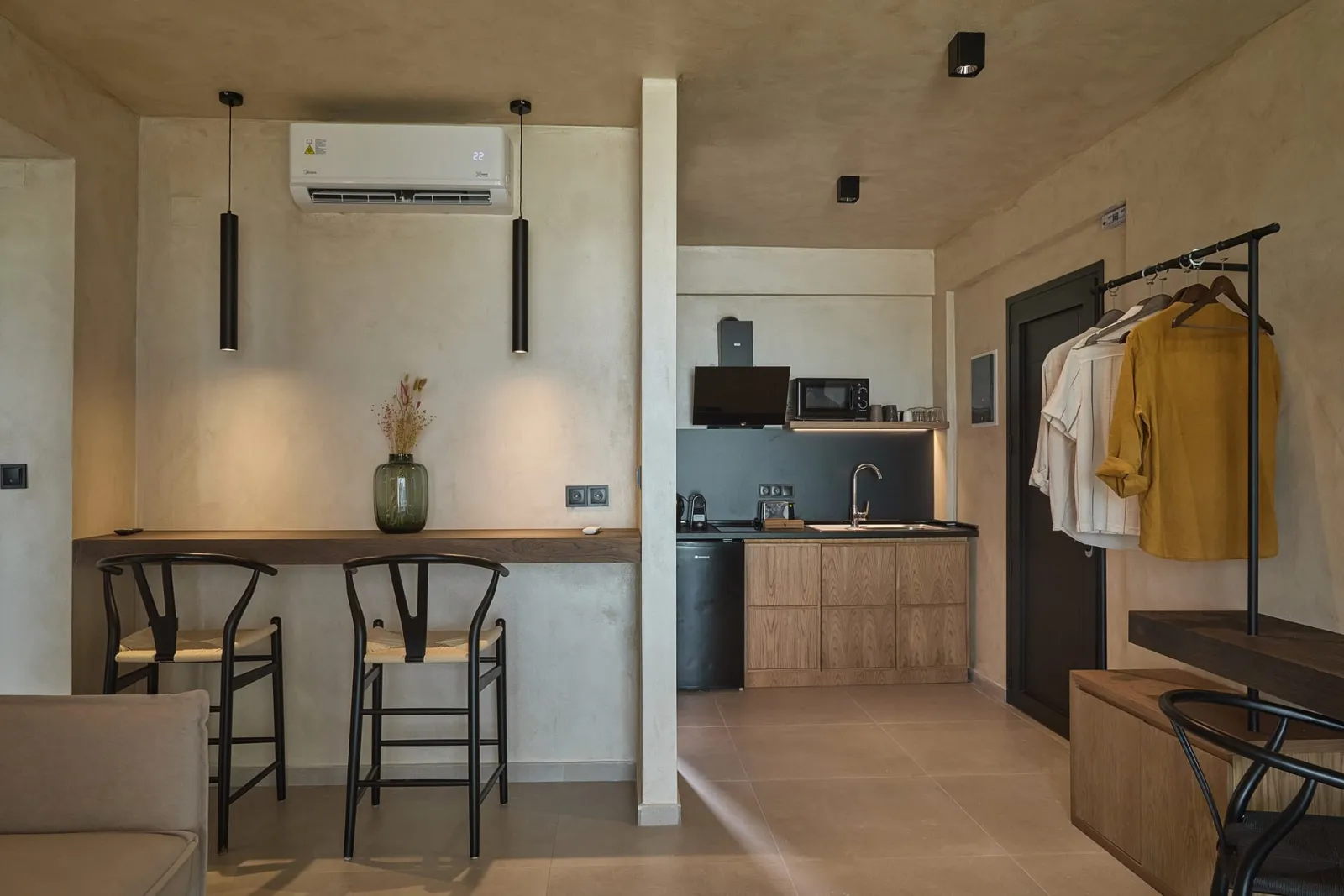 TWO-BEDROOMS SUITE