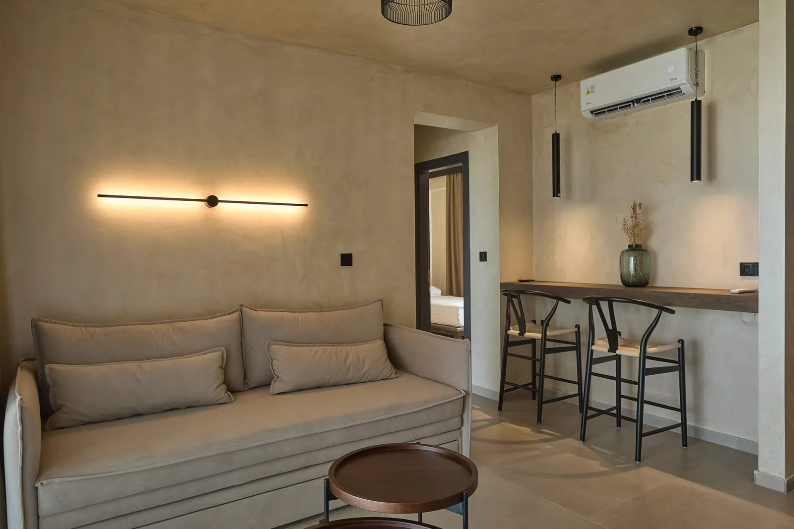 TWO-BEDROOMS SUITE