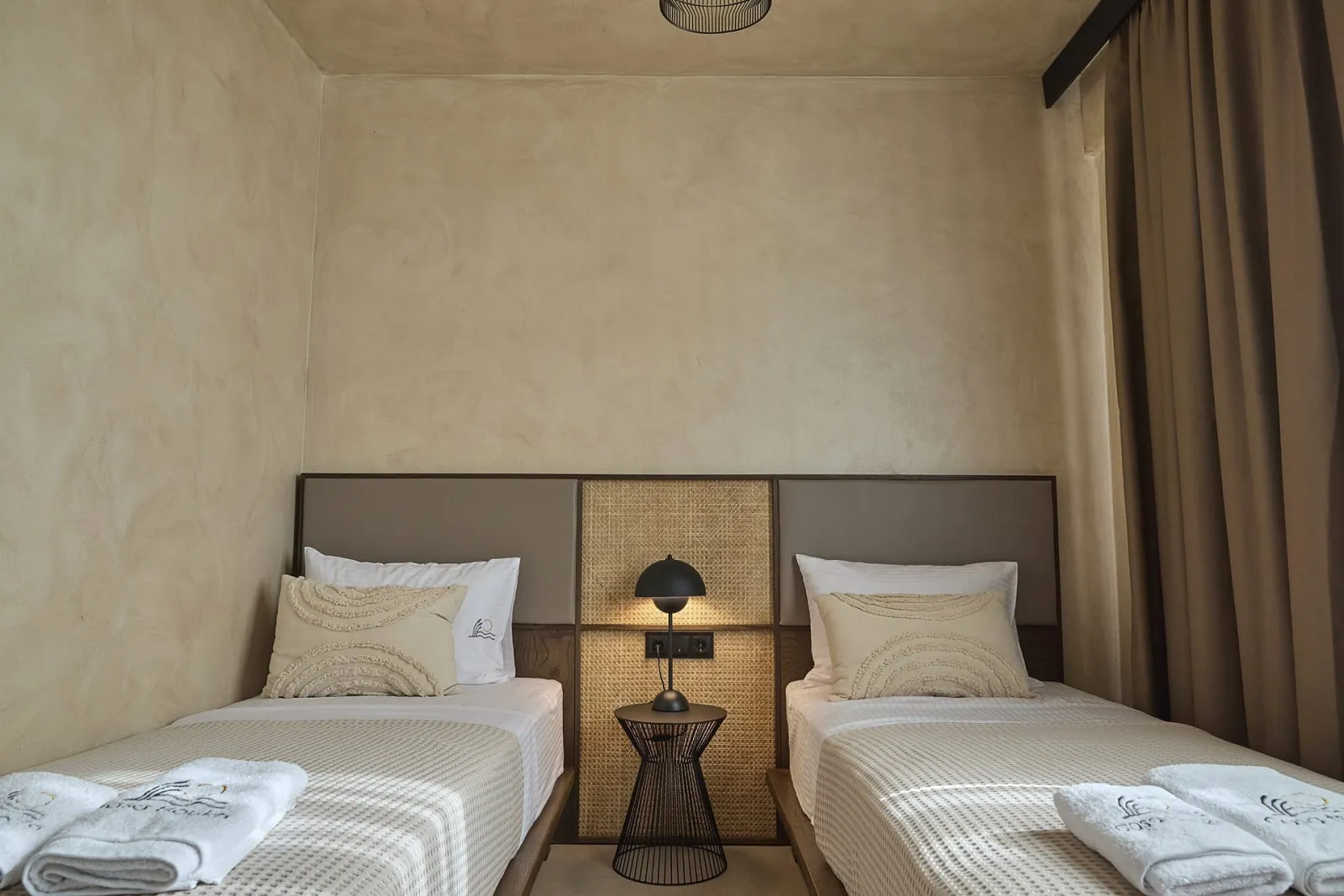 TWO-BEDROOMS SUITE