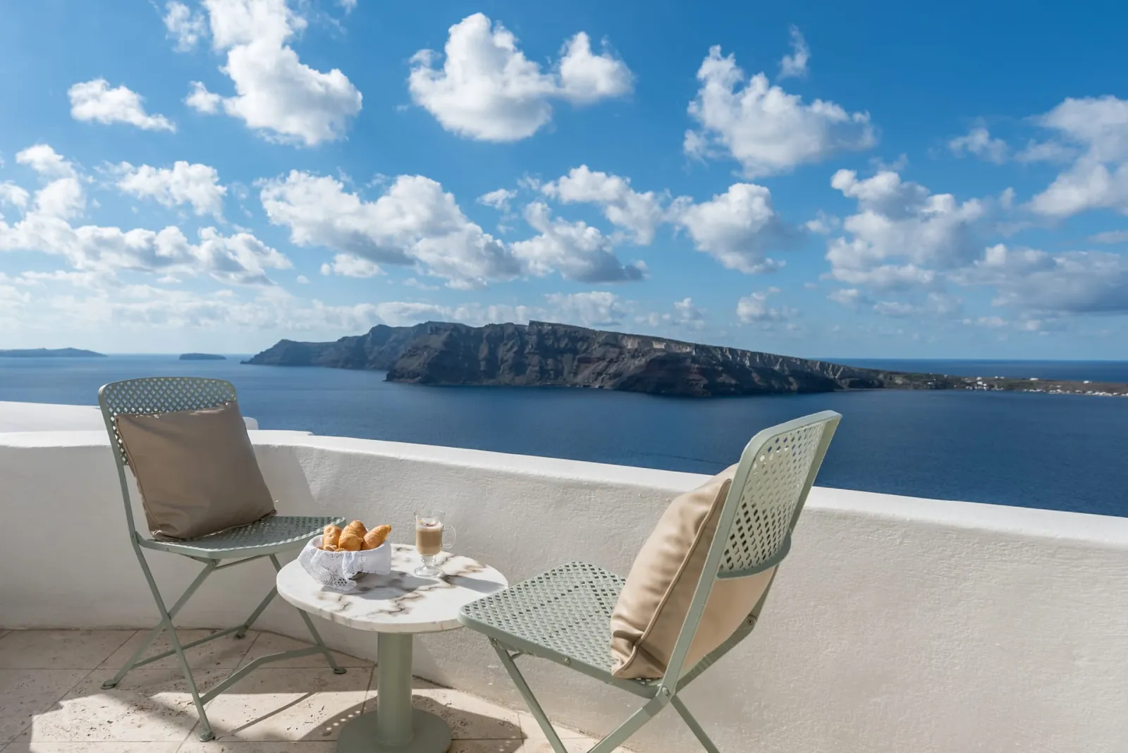 Junior Suite with Caldera View
