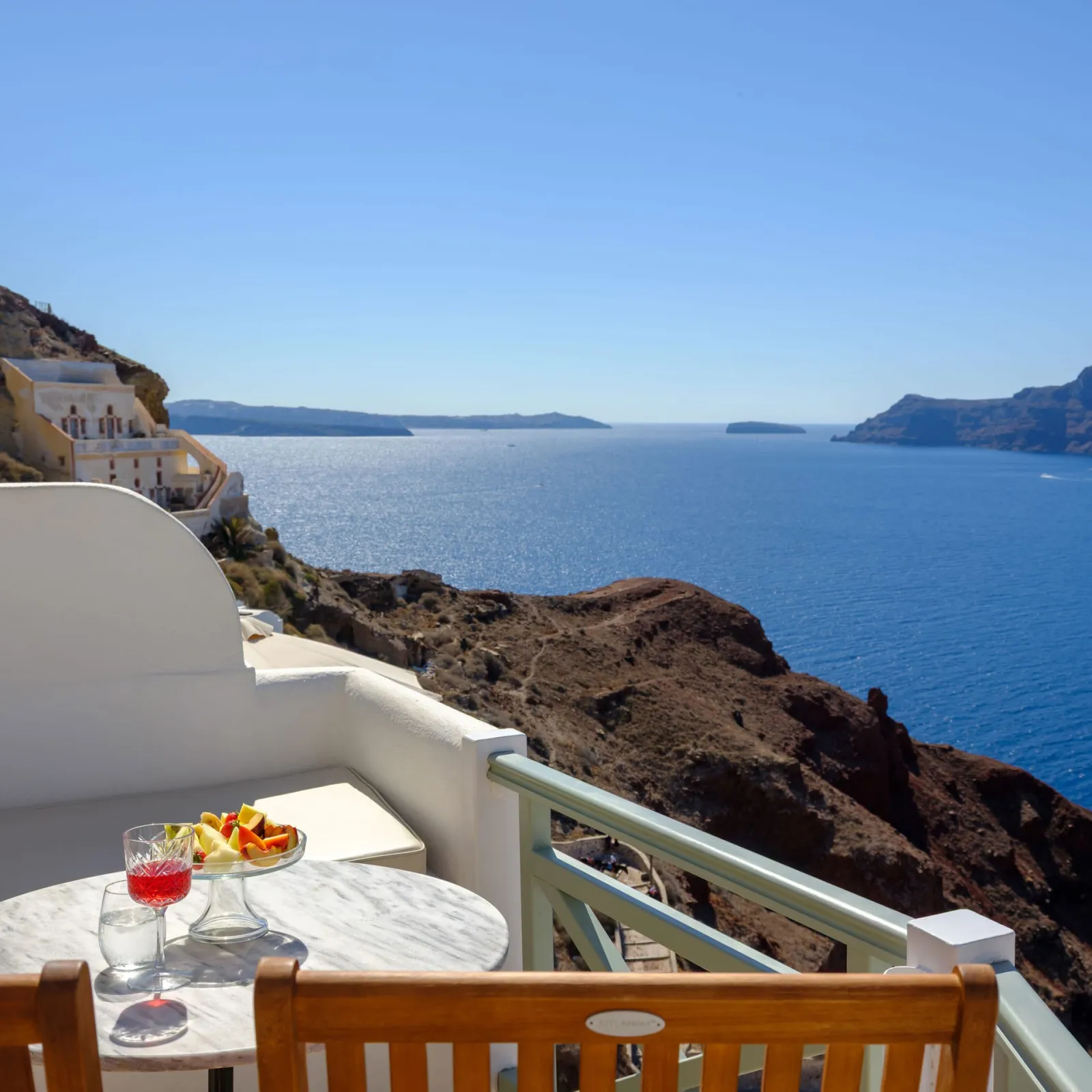 Studio with Private Whirlpool &amp; Caldera View