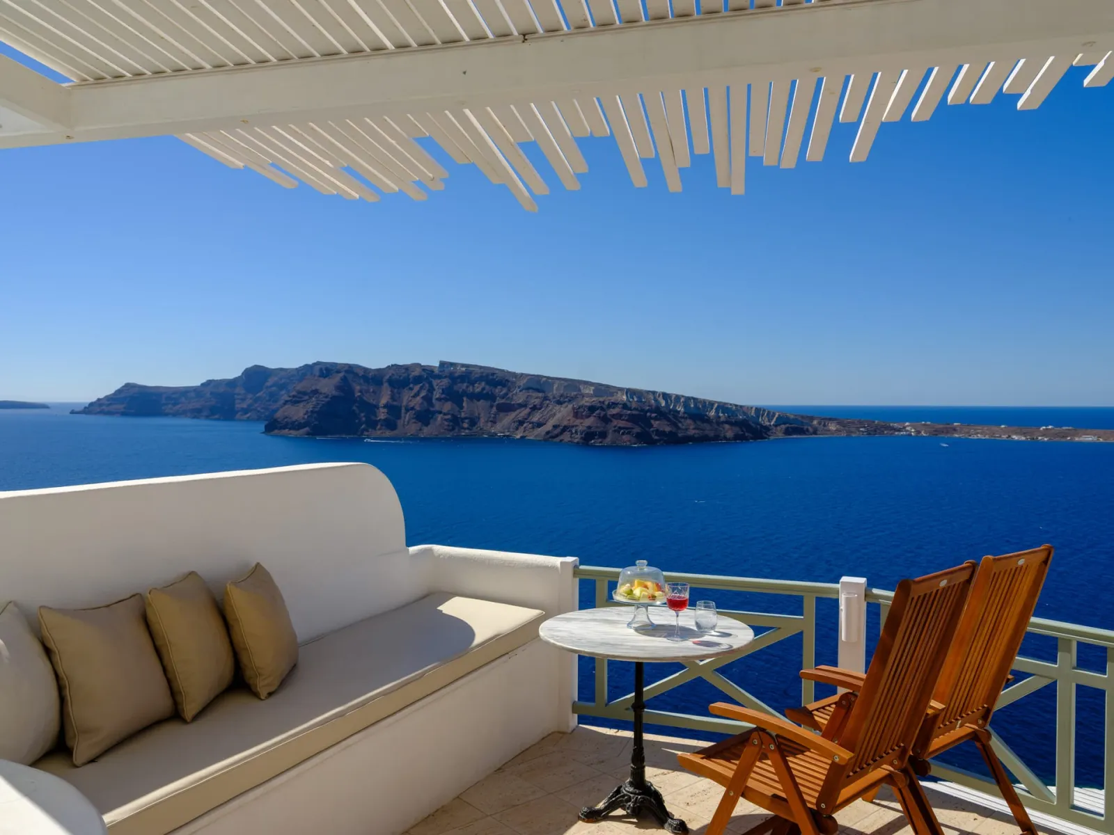 Studio with Private Whirlpool &amp; Caldera View