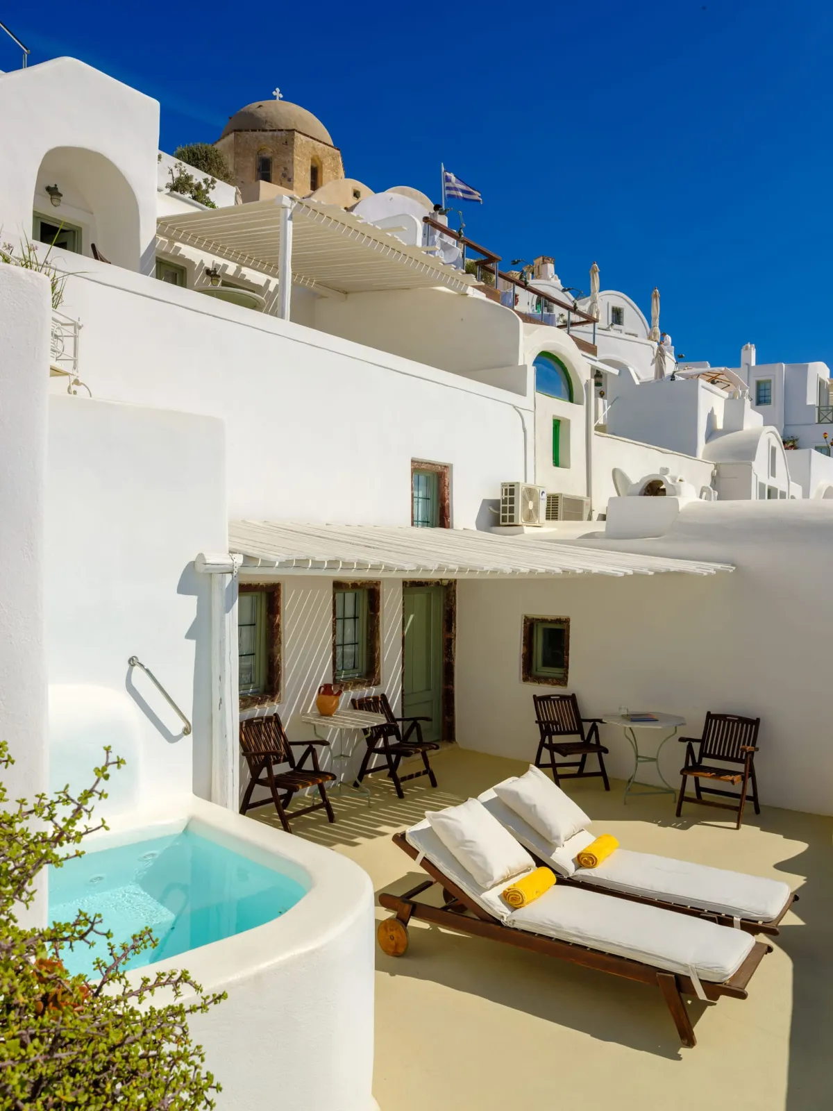 Family Suite with Private Whirlpool &amp; Caldera View