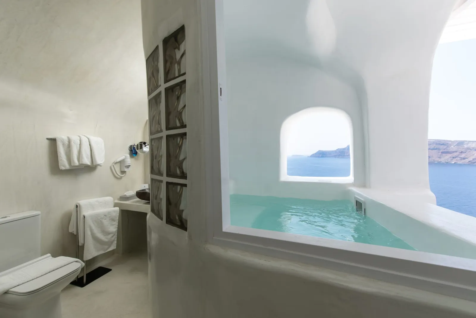 Summer Lovers Villa with Private Whirlpool & Caldera View