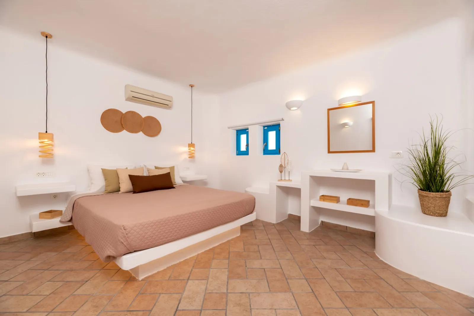 Deluxe Suite with Pool View