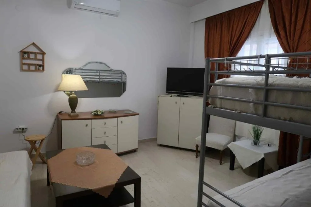 ChrysAnna Apartment