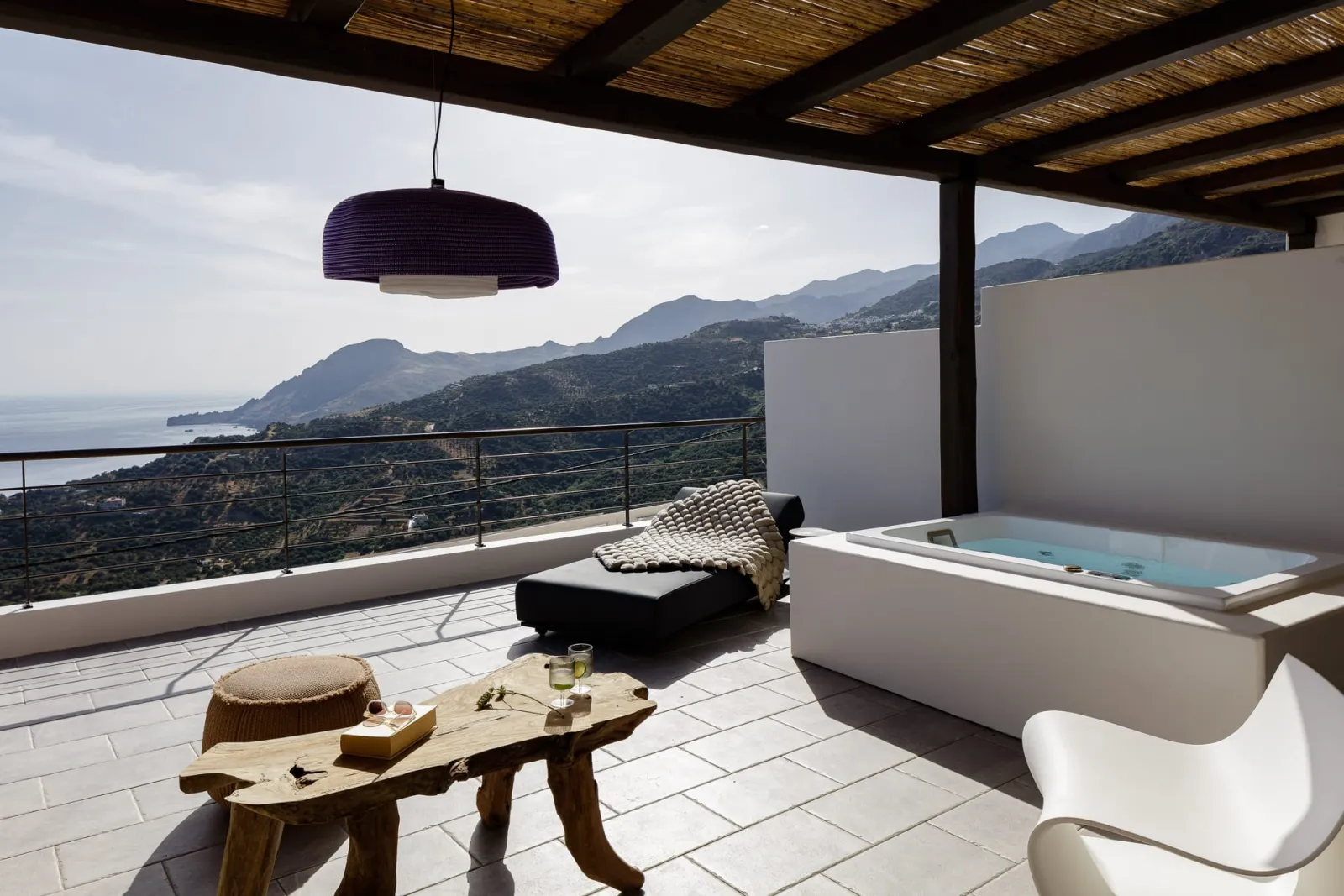 Two Bedroom Apartment with Jetted Tub and Sea View - Split Level