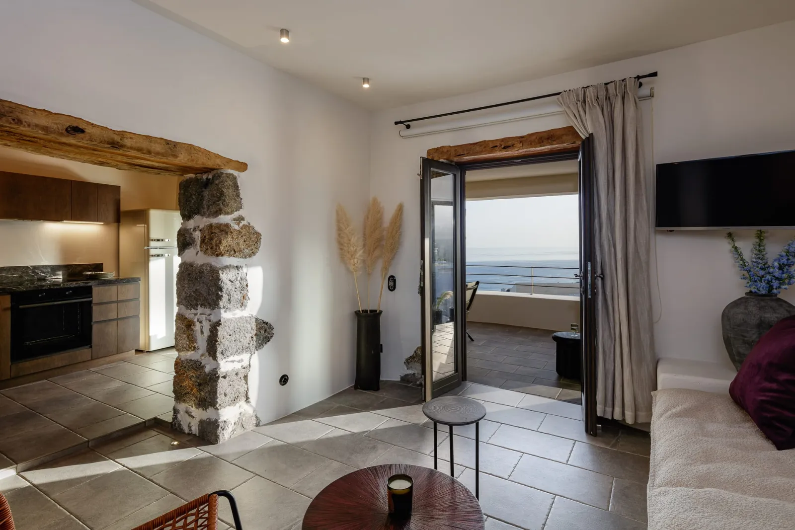 Superior Two Bedroom Apartment with Jetted Tub and Sea View - Split Level