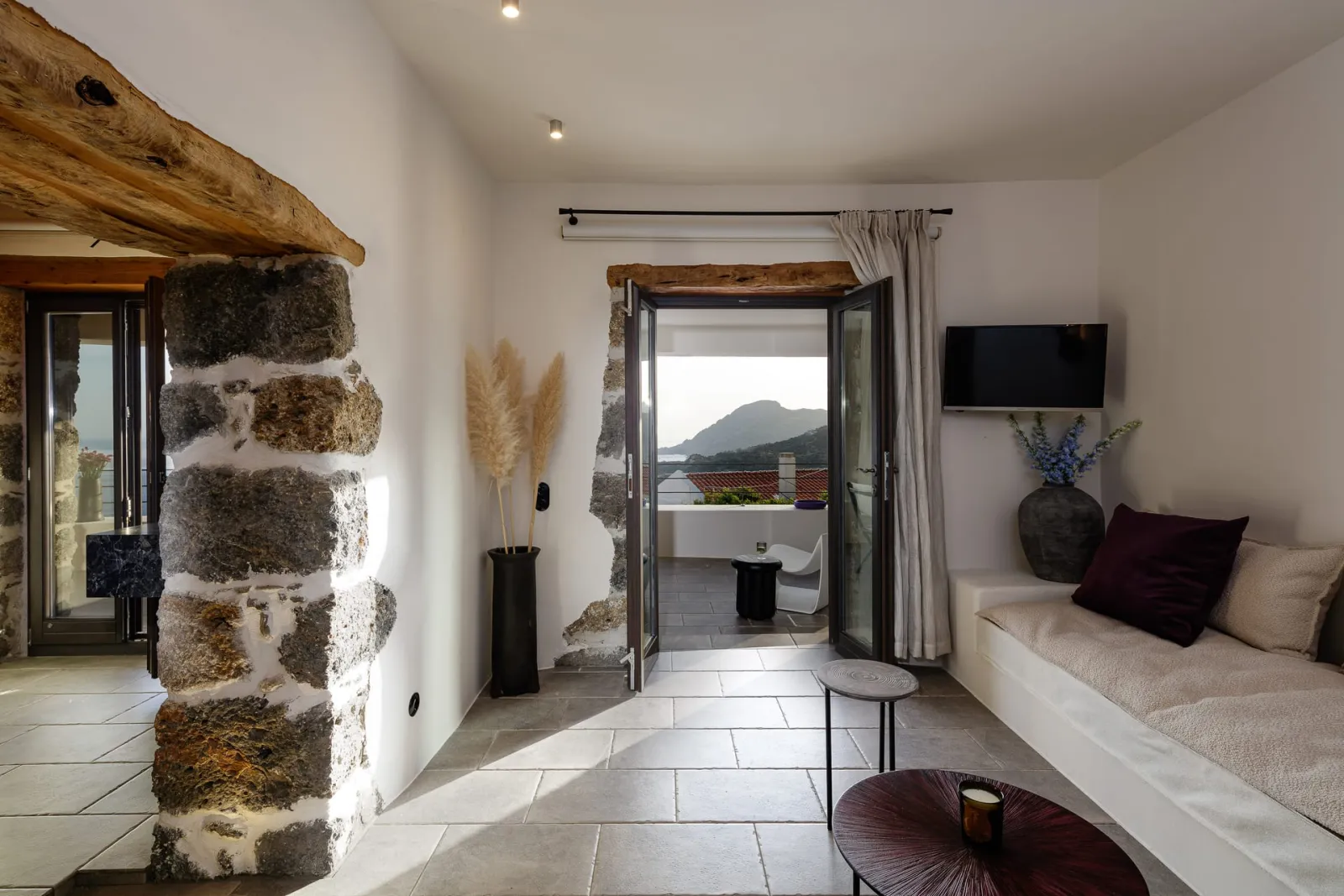 Superior Two Bedroom Apartment with Jetted Tub and Sea View - Split Level