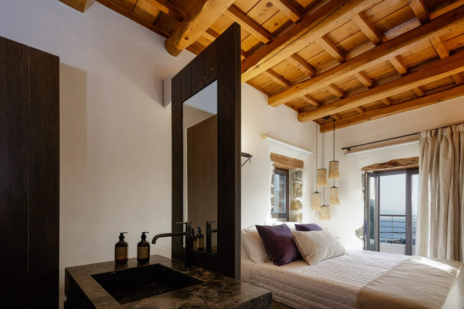 Superior Two Bedroom Apartment with Jetted Tub and Sea View - Split Level