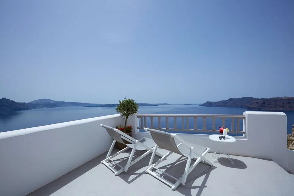 Executive Cave Suite with outdoor heated private Jacuzzi