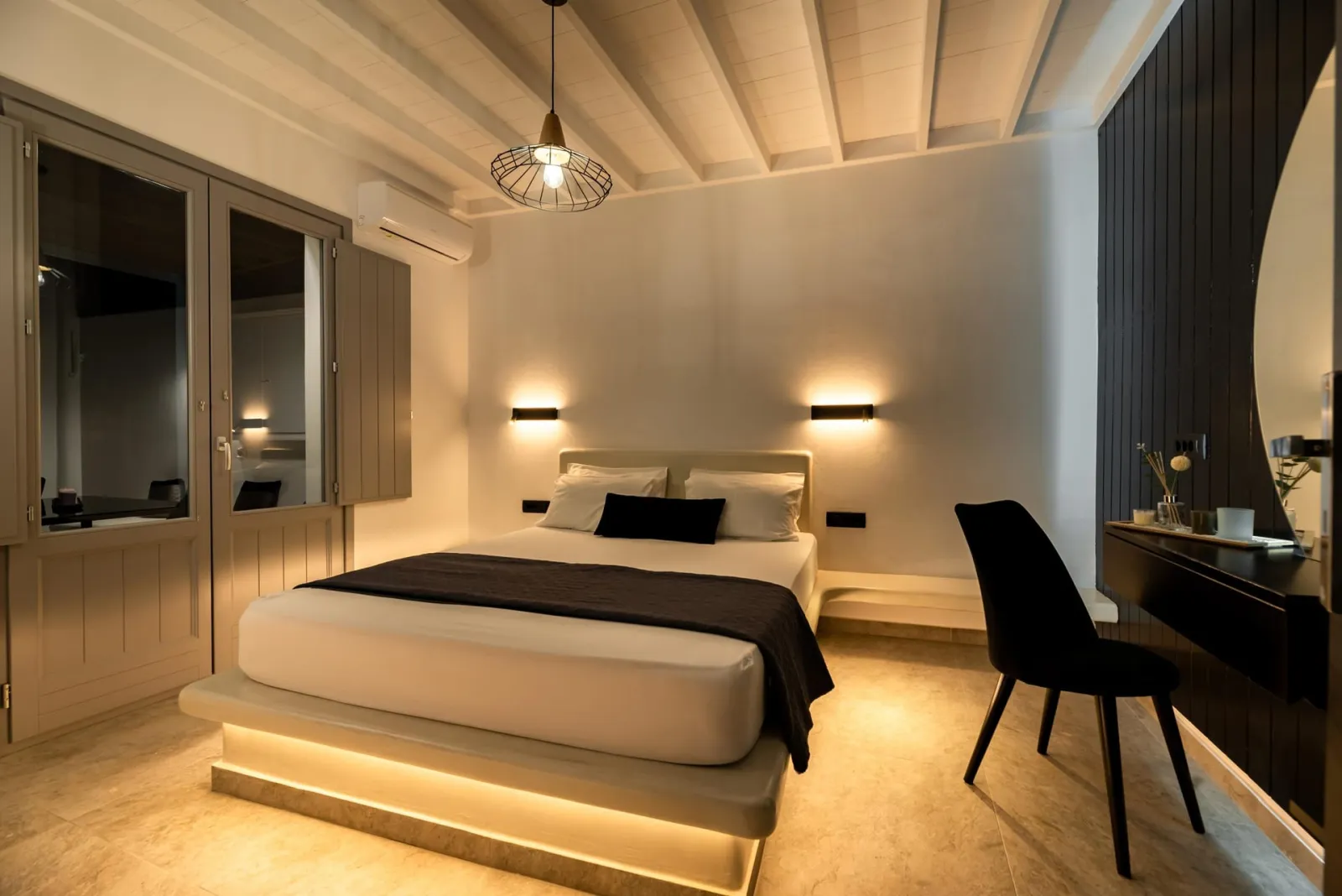 Grand Elegant Villa with Private Heated Pool