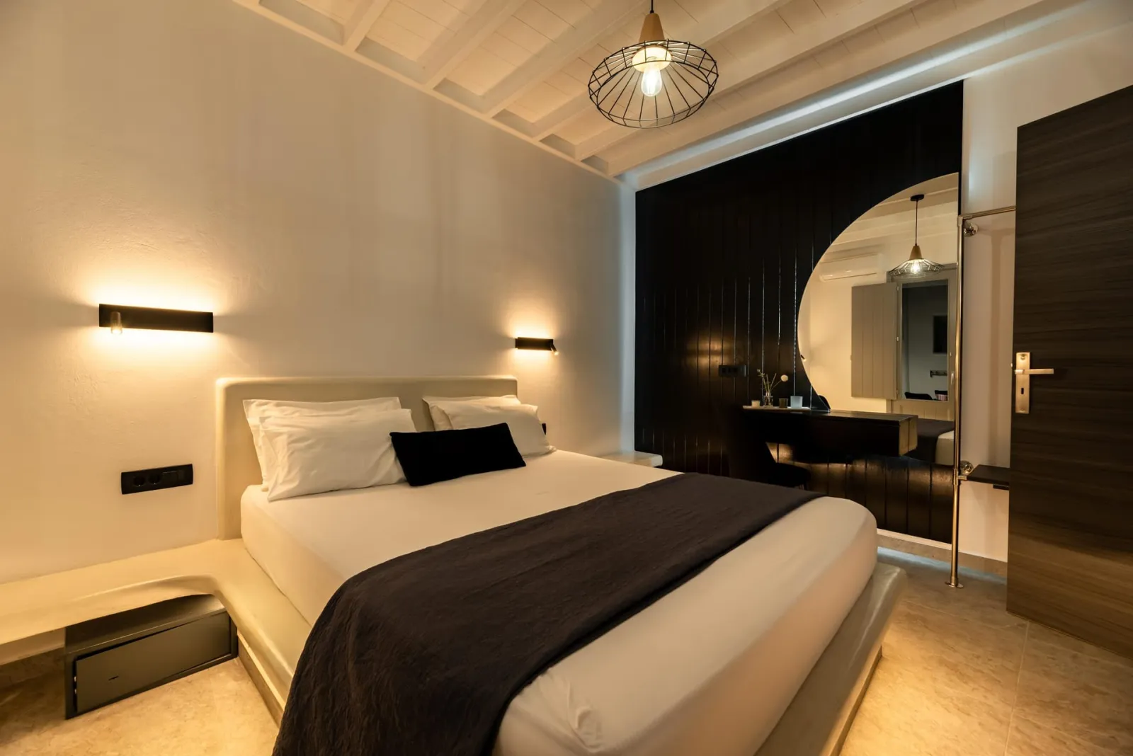 Grand Elegant Villa with Private Heated Pool