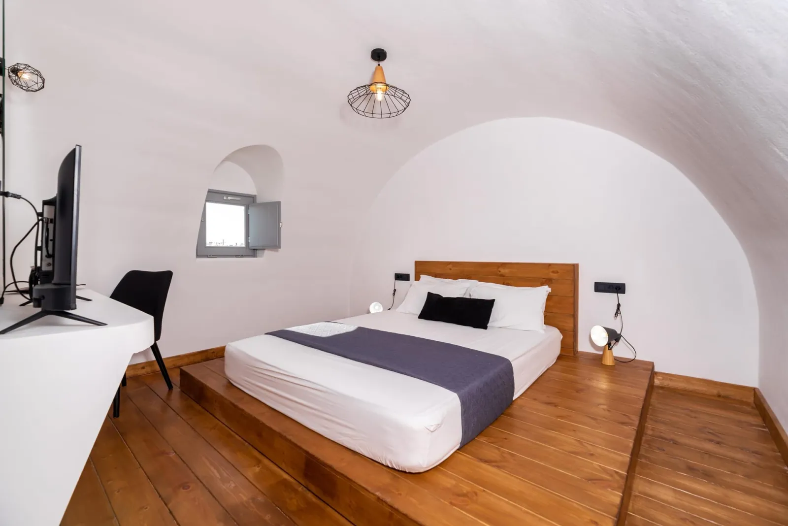 Grand Elegant Villa with Private Heated Pool