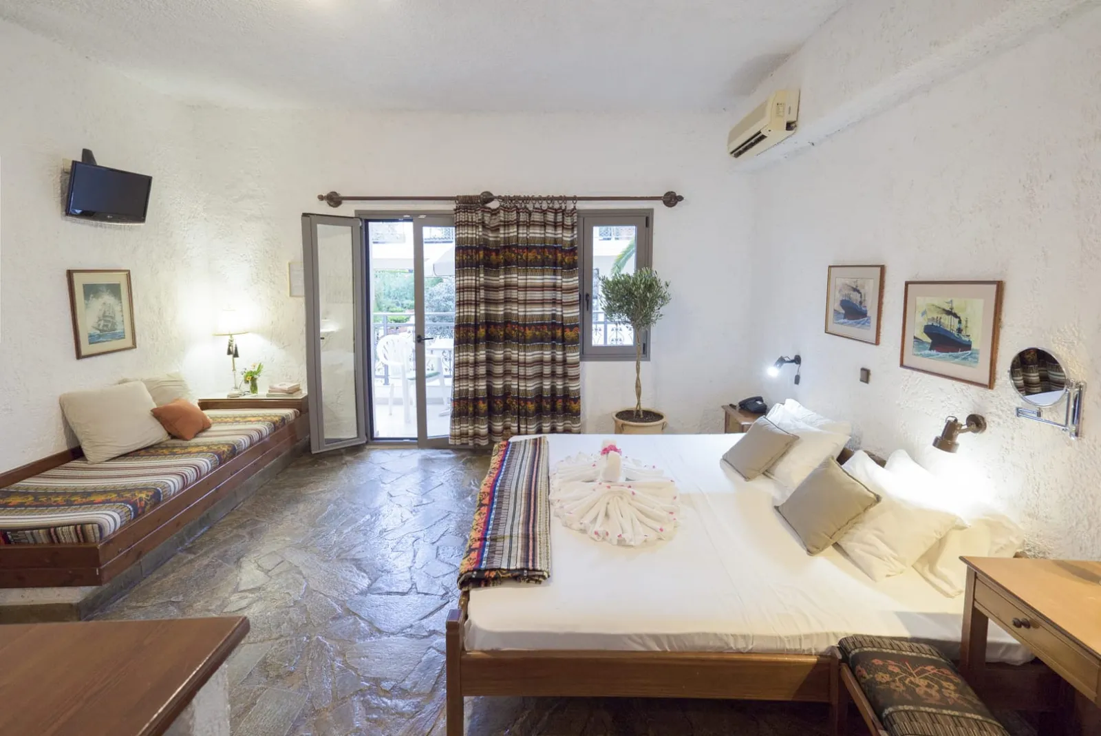 One Bedroom Studio Apartment