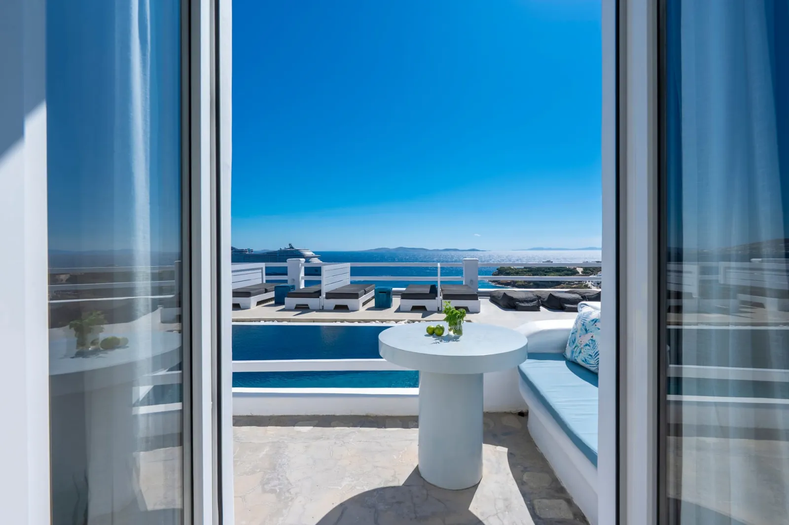 Elegant Suite Sea View