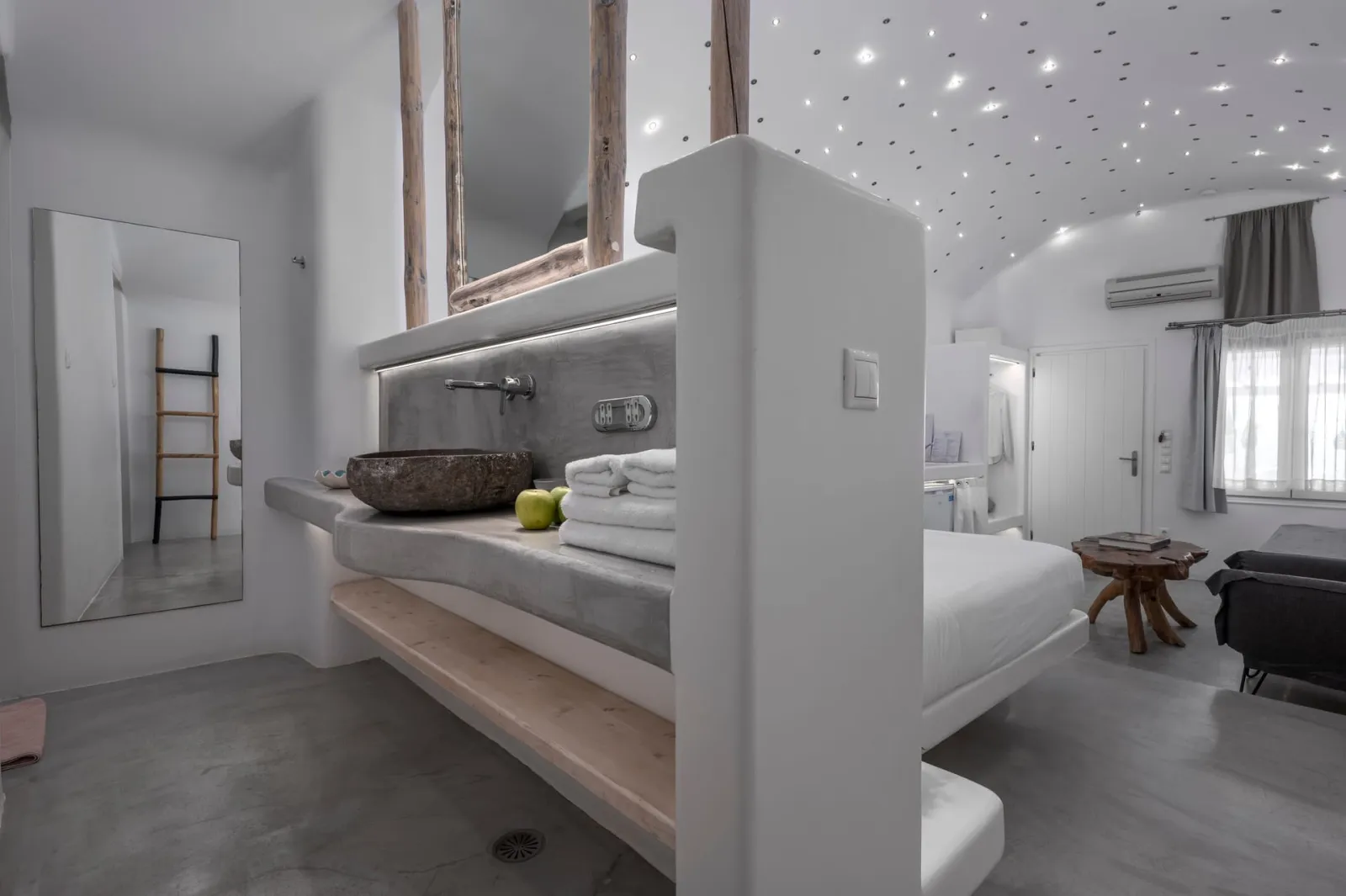 Poolside Suite
