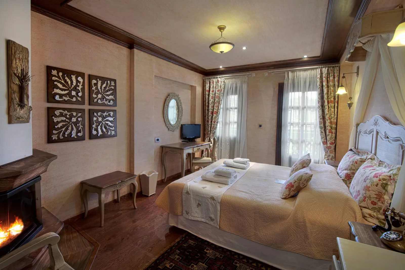 Superior Double Room with Fireplace &amp; Side Mountain View [Poplar | Cedar | Almond | Fir]