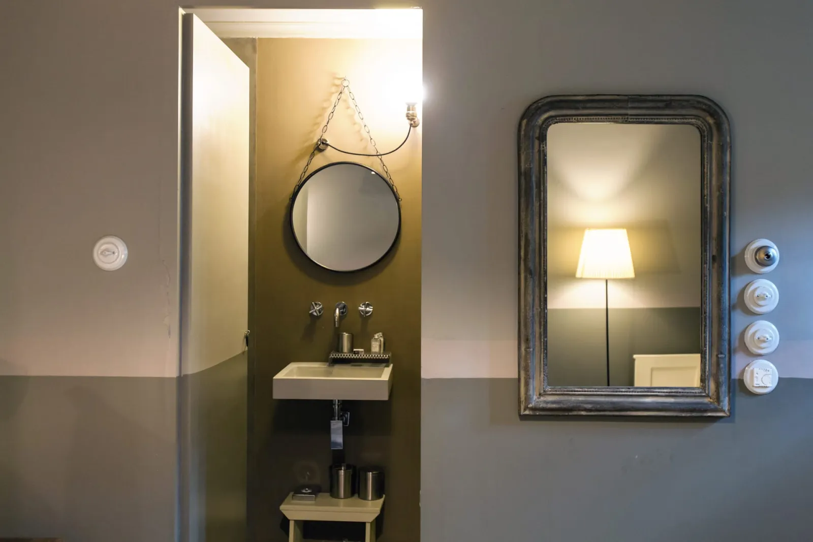 Khaki Room