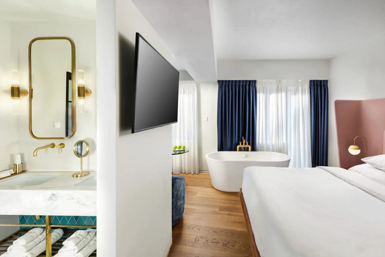 Cool Corner Suite