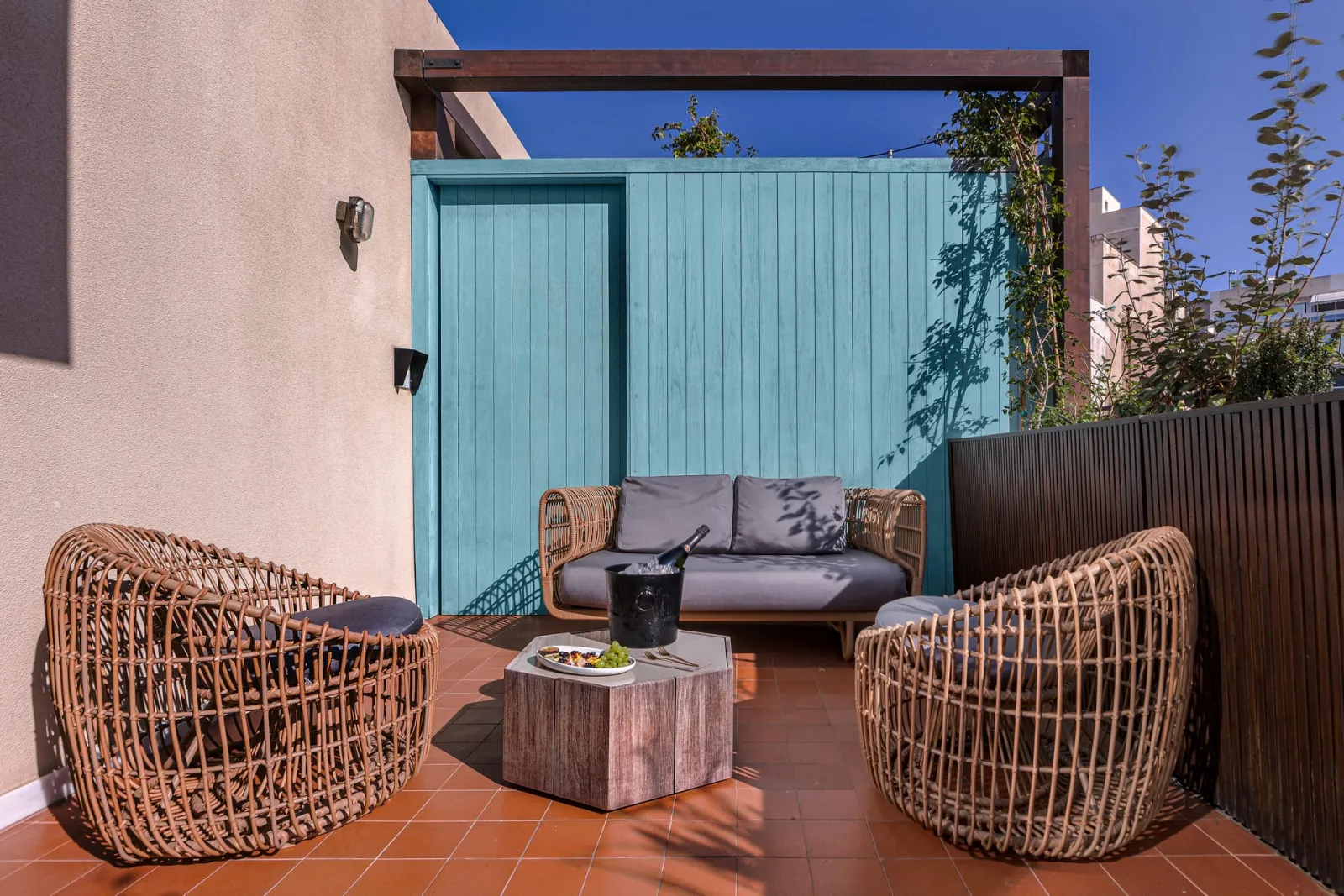 Gatsby Party Suite with Outdoor Whirlpool