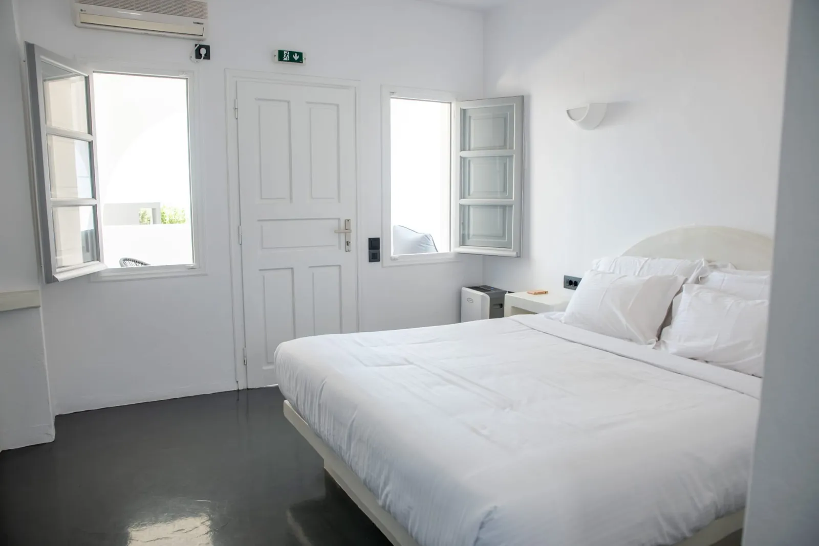 Superior Suite with Outdoor Jetted Tub &amp; Sea View