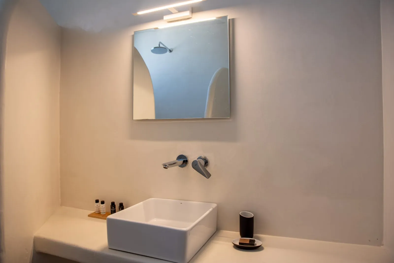 Executive Suite with Outdoor Jetted Tub-Terrace &amp; Sea View