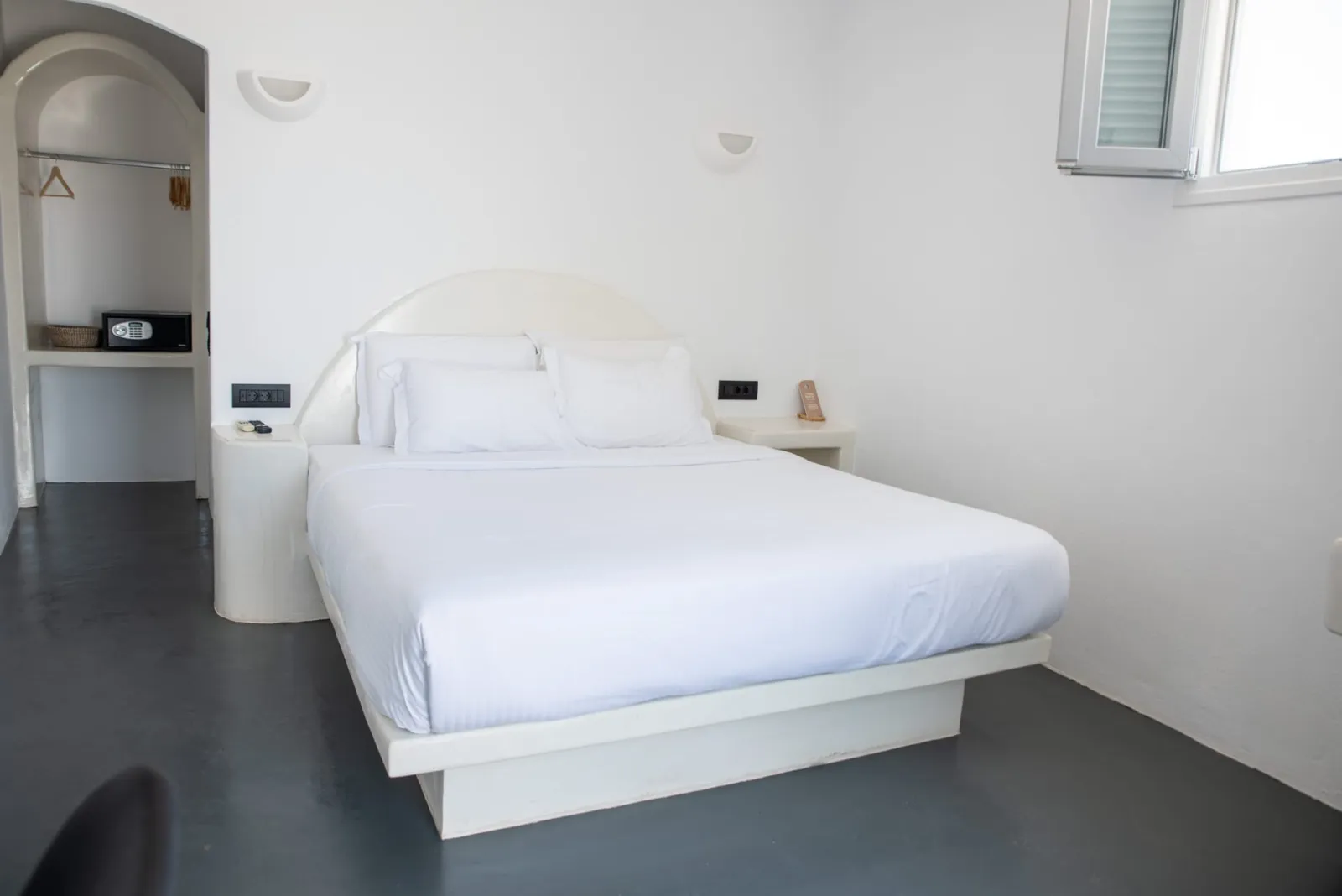 Executive Suite with Outdoor Jetted Tub-Terrace &amp; Sea View