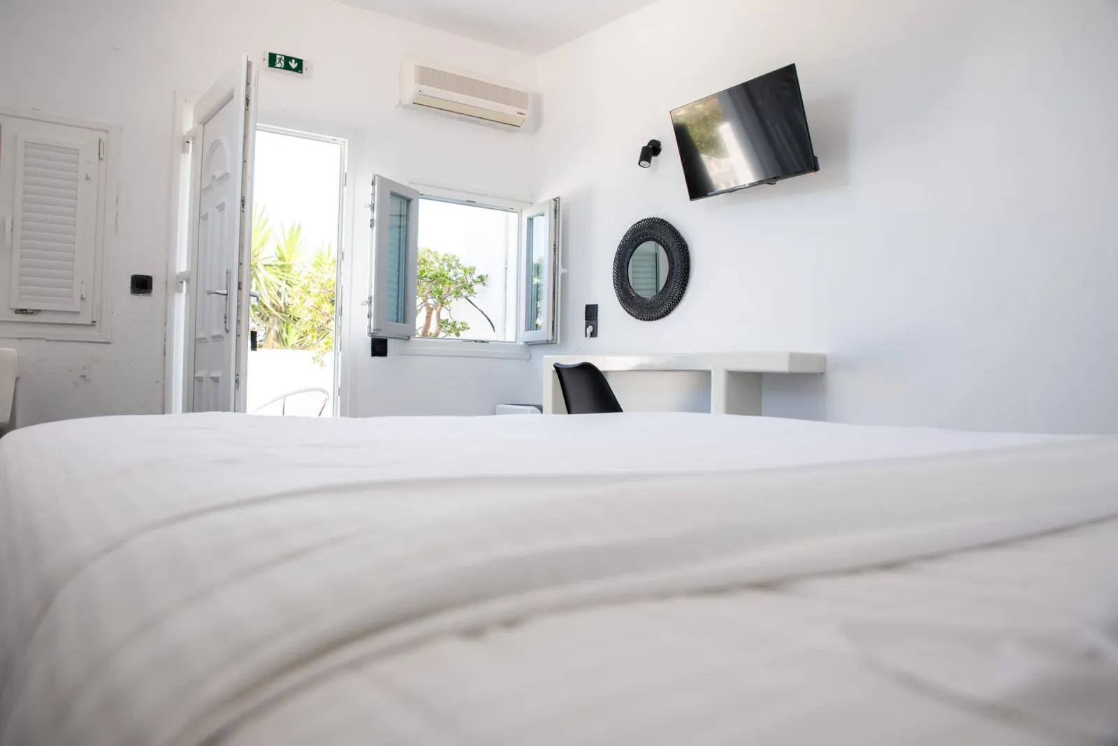 Executive Suite with Outdoor Jetted Tub-Terrace & Sea View