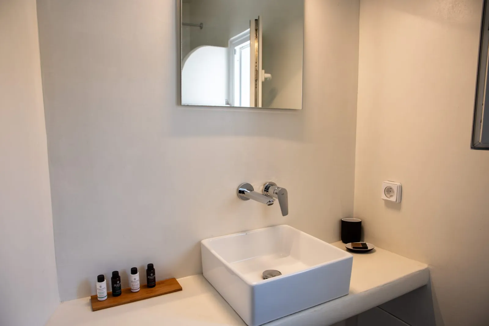 Signature Suite with Outdoor Jetted Tub &amp; Sea View