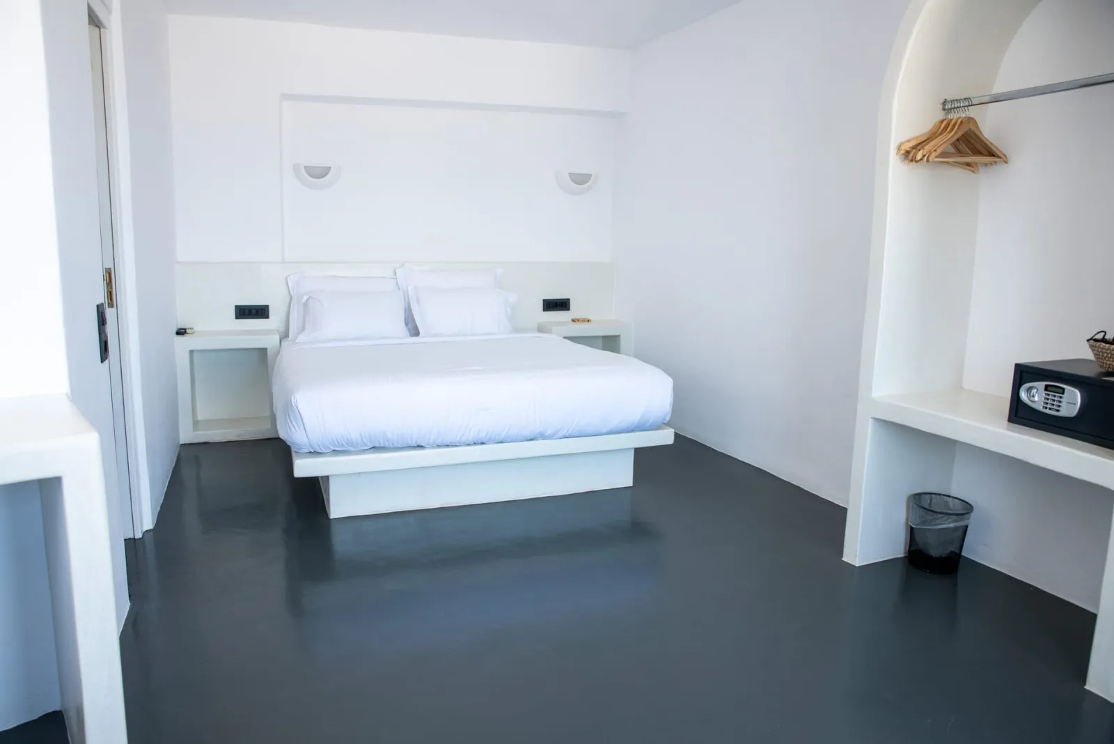 Signature Suite with Outdoor Jetted Tub & Sea View