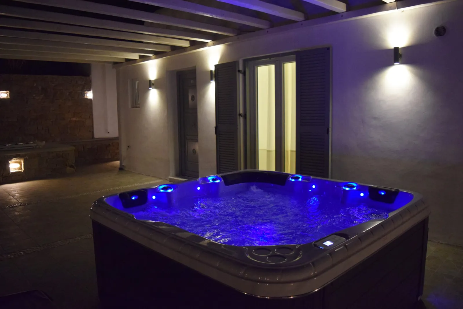 Villa With Outdoor Jacuzzi