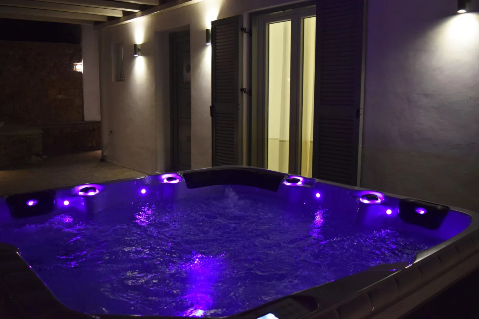 Villa With Outdoor Jacuzzi