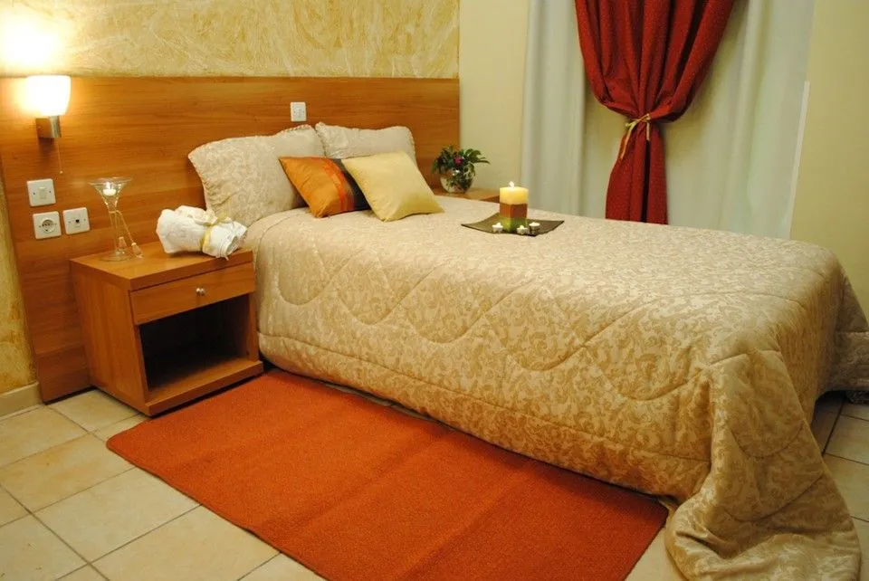 Family Room (Double & 2 extra beds)
