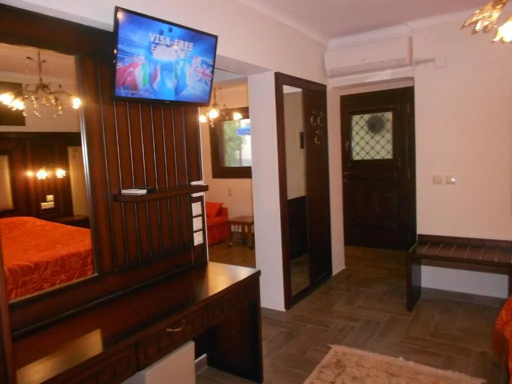 Family Apartment with Terrace and Side Meteora view