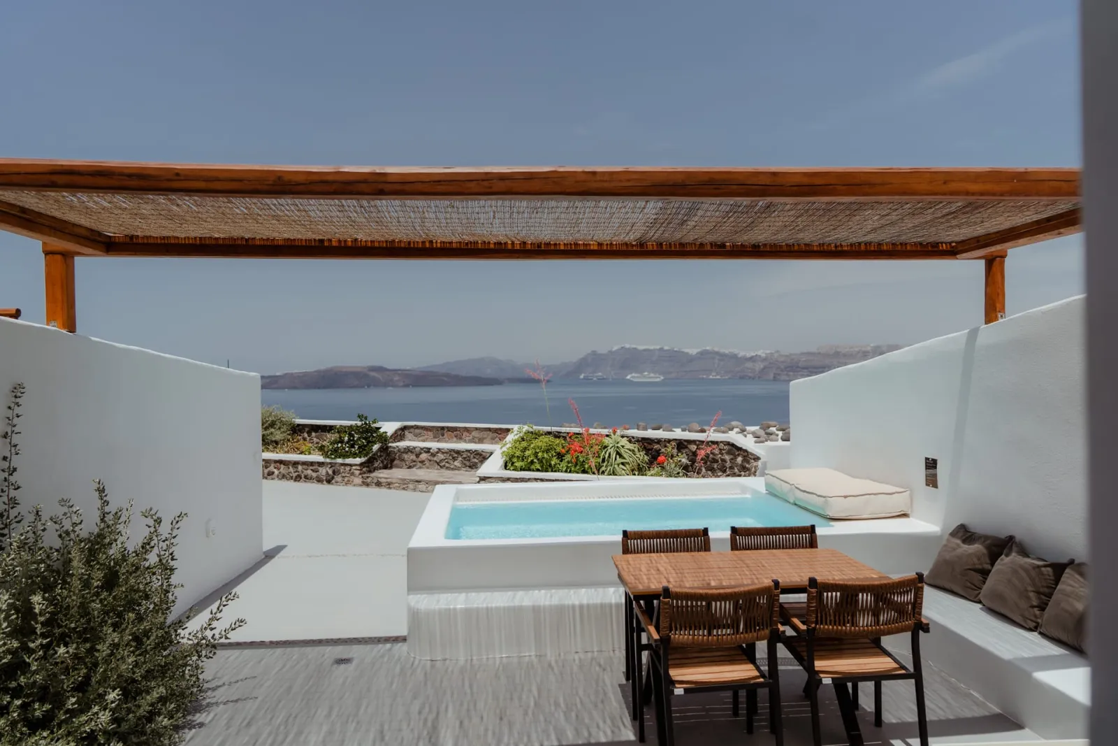 Junior Suite | Plunge pool & Caldera view